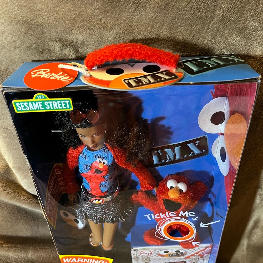Vintage Barbie and Elmo in original box. Collector’s item. - Picture 3 of 11